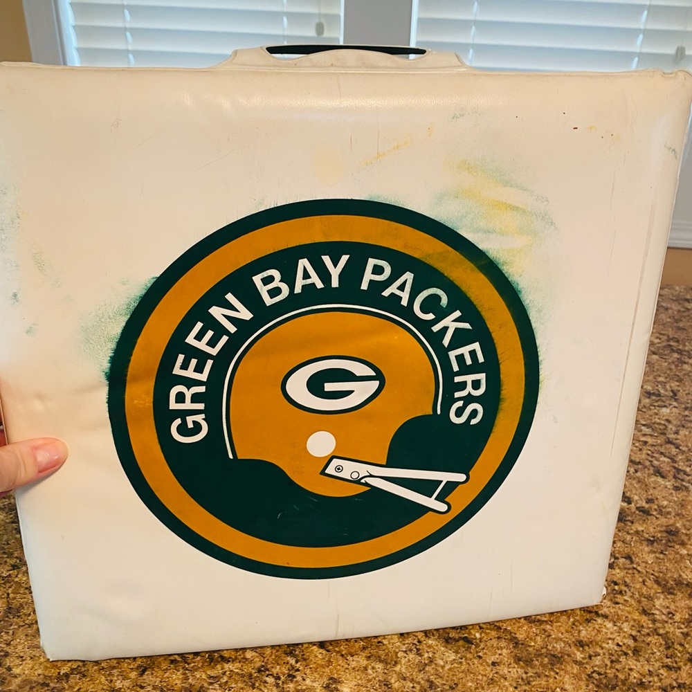 Green Bay Packers sit apon
